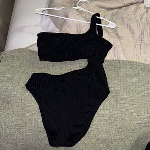 Black One-Shoulder Swimsuit